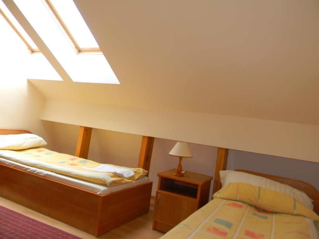 Prohibicja Peter'S Pub Motel Mikolajki  Room photo