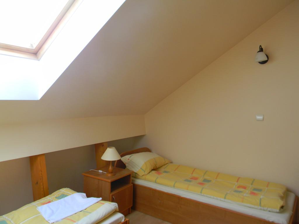 Prohibicja Peter'S Pub Motel Mikolajki  Room photo