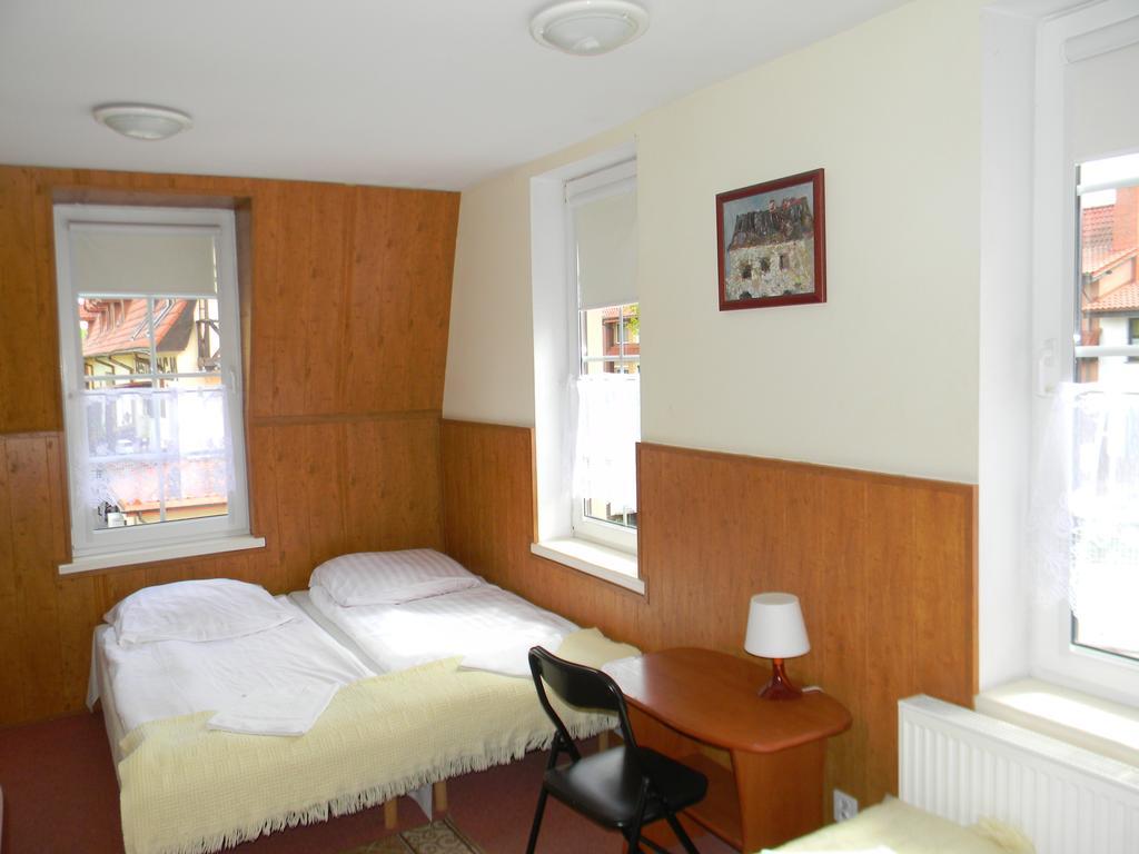 Prohibicja Peter'S Pub Motel Mikolajki  Room photo