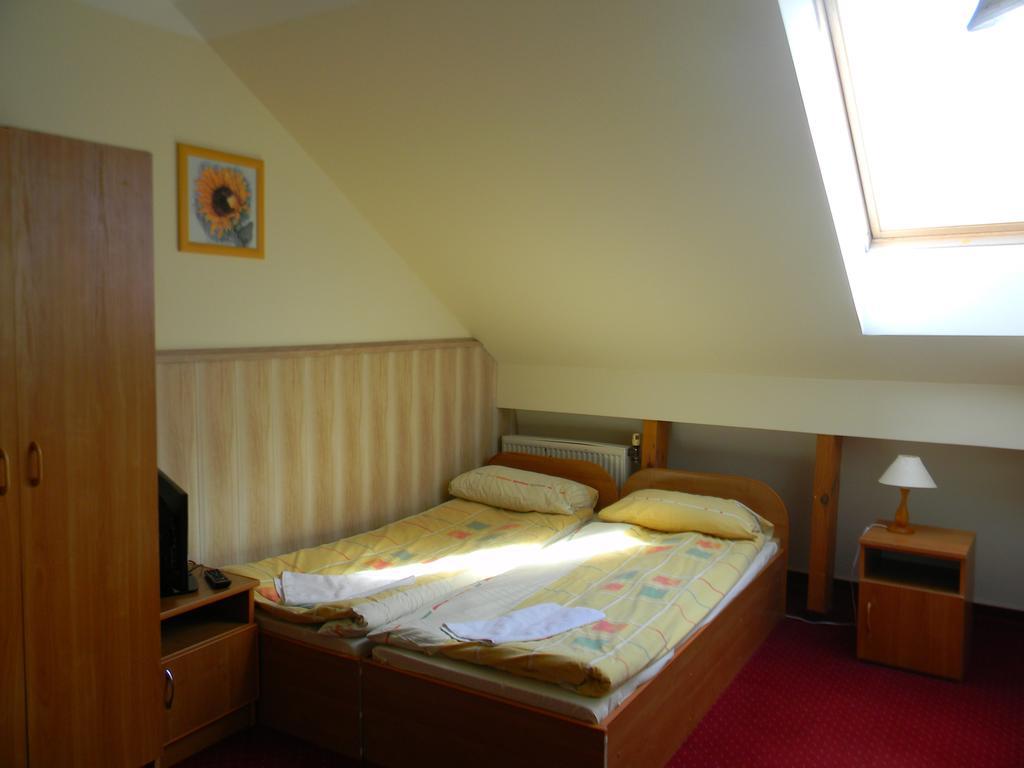 Prohibicja Peter'S Pub Motel Mikolajki  Room photo