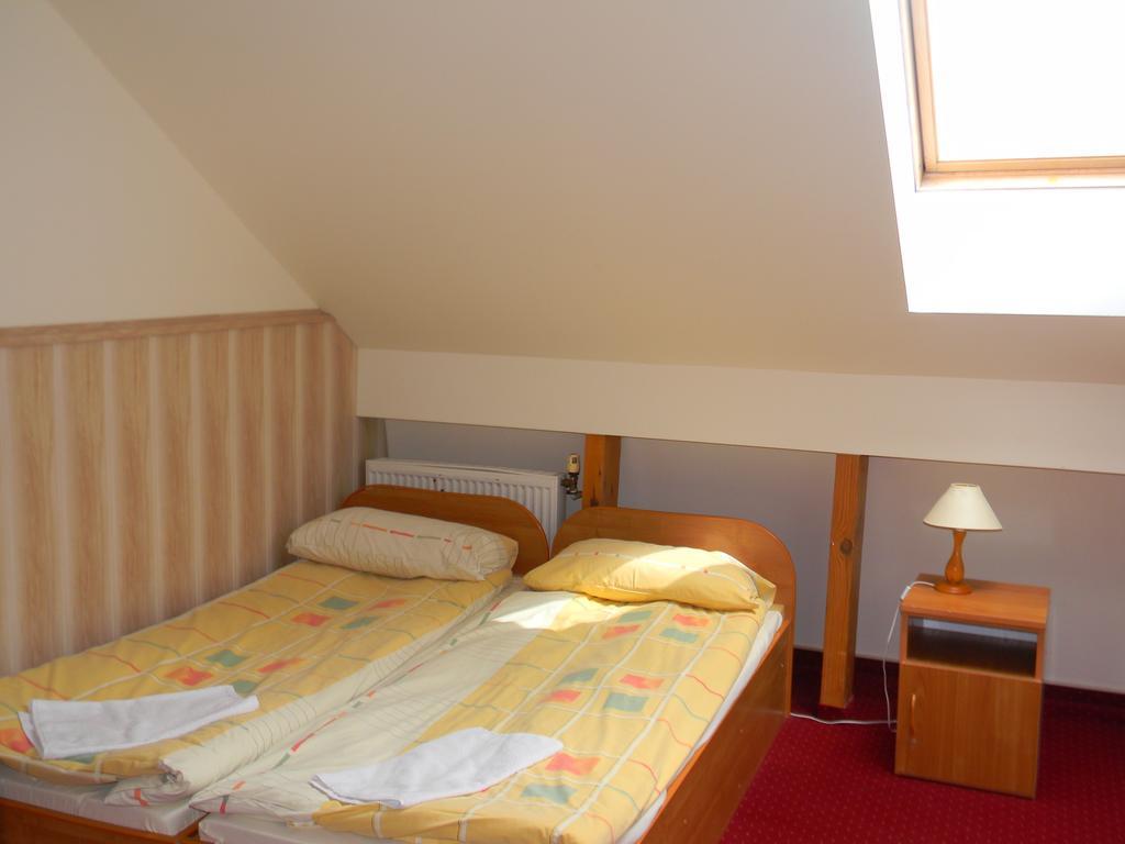 Prohibicja Peter'S Pub Motel Mikolajki  Room photo